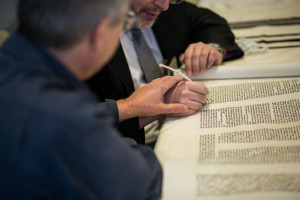 BLAKE EZRA CHAZAK HACHNASAT SEFER TORAH 0015