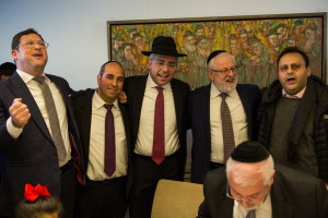 BLAKE EZRA CHAZAK HACHNASAT SEFER TORAH 0235