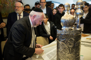 BLAKE EZRA CHAZAK HACHNASAT SEFER TORAH 0237