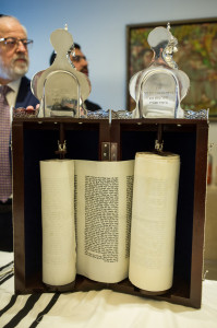 BLAKE EZRA CHAZAK HACHNASAT SEFER TORAH 0243