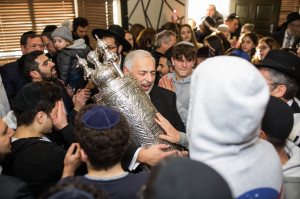 BLAKE EZRA CHAZAK HACHNASAT SEFER TORAH 0311